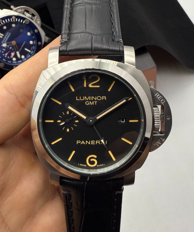 Panerai Luminor Marina GMT