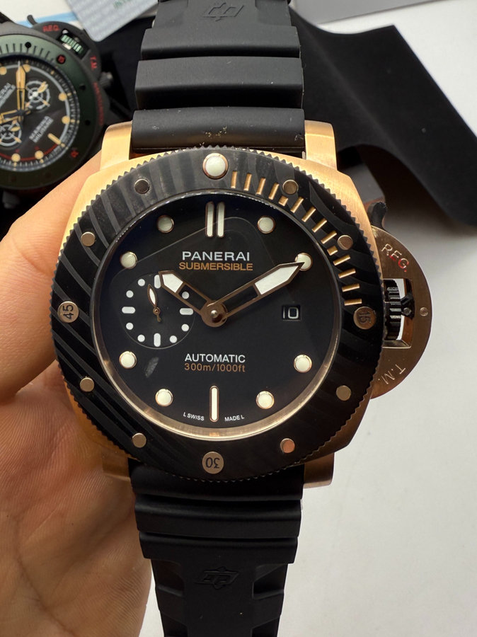 Panerai Submersible QuarantaQuattro Goldtech OroCarb -