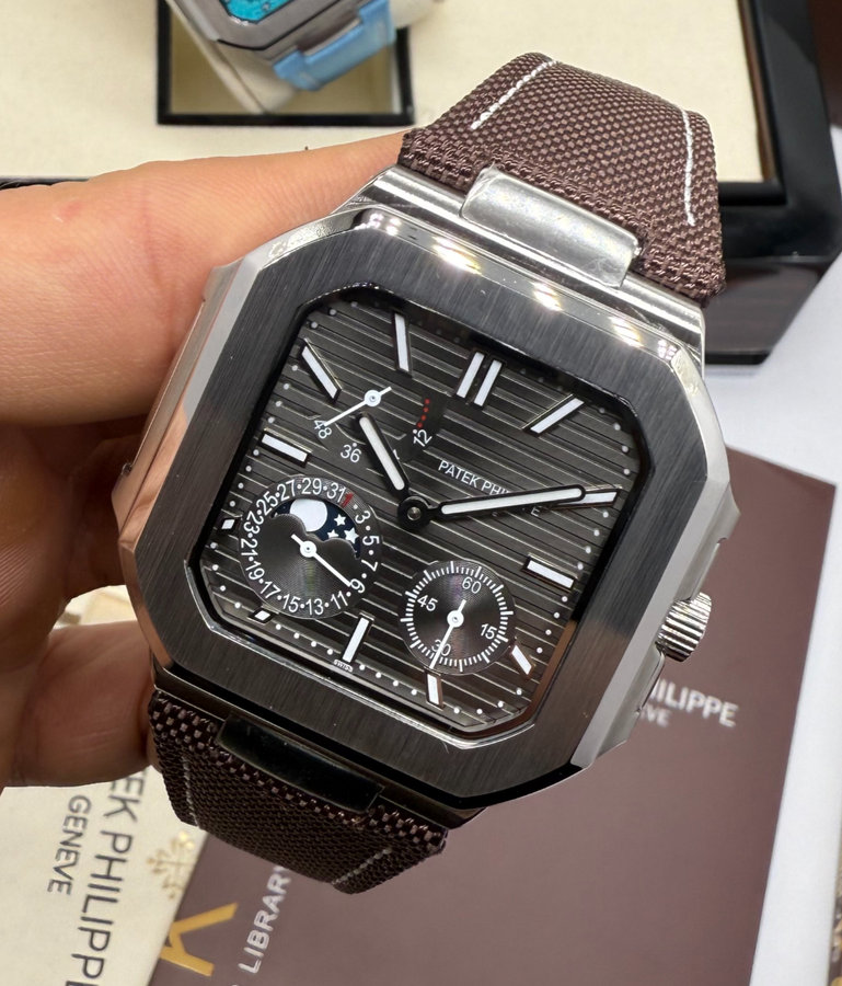 Patek Philippe Cubitus, Aço Fases da Lua